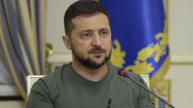زيلينسكي يتهم روسيا بمهاجمة فرق الإنقاذ