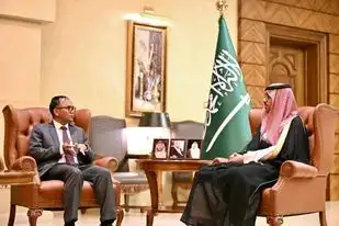 محافظ جدة يستقبل سفير كمبوديا غير المقيم لدى المملكة