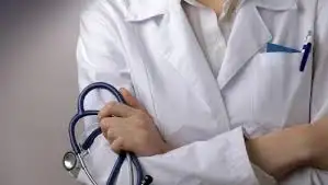 أمين عام الأطباء السابق يطالب بزيادة تعويضات صندوق مخاطر المهن الطبية