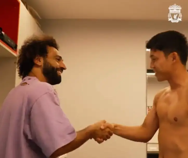 صلاح يوجه رسالة للاعب ليفربول الجديد