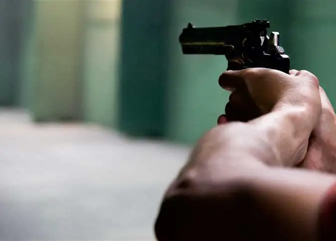 ضبط 5 أشخاص تعدوا على كلب بسلاح ناري في الهرم