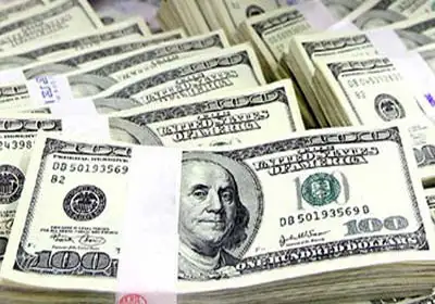 الدولار يتراجع عالميا عن أعلى مستوى في شهرين