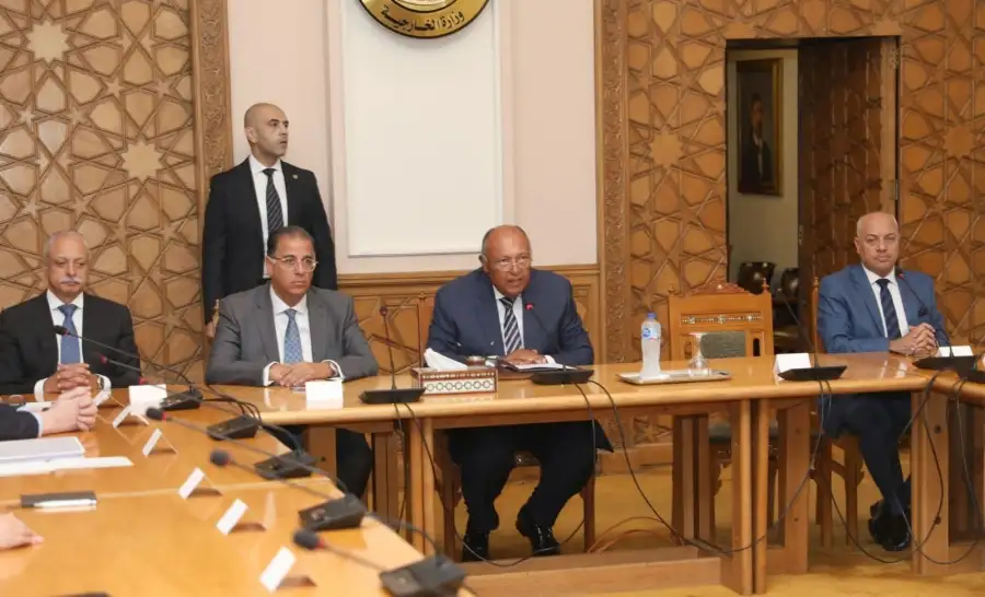 وزير الخارجية يلتقي بالسفراء المنقولين للعمل كرؤساء لبعثات مصر في الخارج