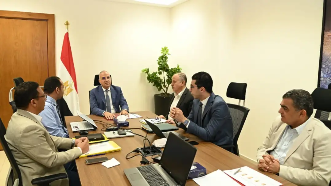 وزير الري يتابع إجراءات التخلص الآمن من مخلفات تطهيرات المجاري المائية وإعادة تدويرها