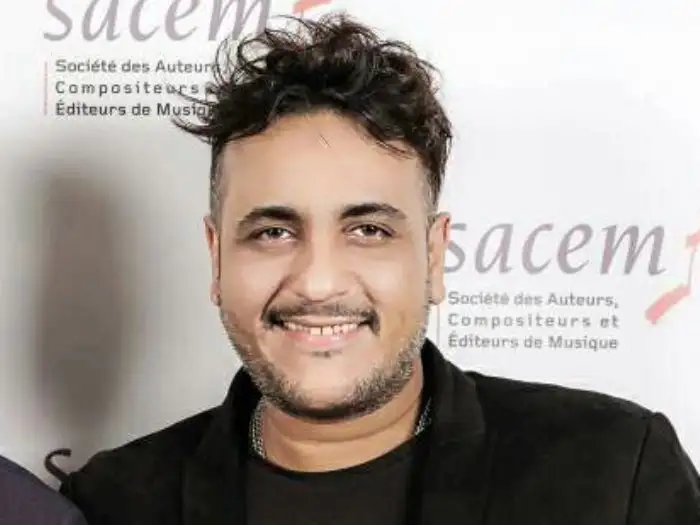 محمد رحيم يحتفل بتخطي أغنيته الجديدة «بره المقاييس» حاجز المليون مشاهدة