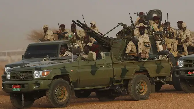 السودان.. البرهان يصدر مرسوما دستوريا بحل قوات الدعم السريع