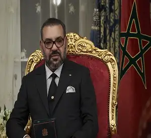 العاهل المغربي يتفقد مصابي الزلزال المدمر ويتبرع بالدم