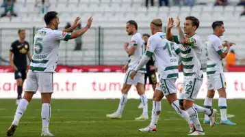ريزا سبور يفوز على قونيا ويعتلي صدارة الدوري التركي