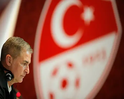 تقرير.. إقالة الألماني كونتس من تدريب المنتخب التركي