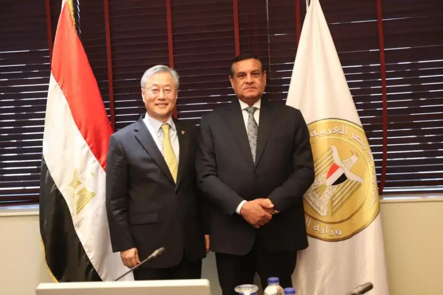 وزير التنمية المحلية يبحث مع سفير كوريا الجنوبية آليات التعاون المشترك بين البلدين