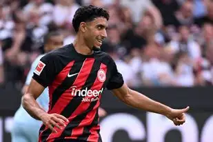 مرموش يقود هجوم أينتراخت فرانكفورت لمواجهة أبردين بدوري المؤتمر