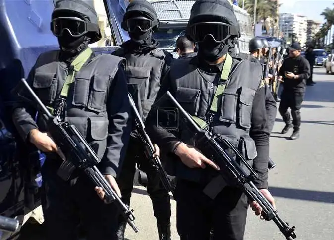 الداخلية: ضبط عصابتين و75 سلاحا ناريا وتنفيذ 63 ألف حكم خلال يوم واحد