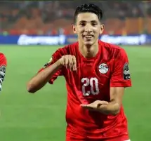 فتوح يثير الجدل بسبب «القميص الأحمر»
