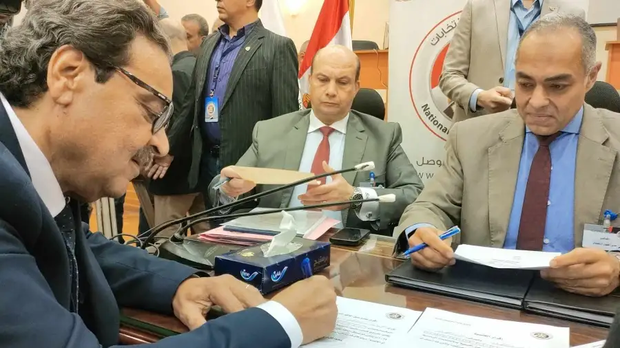 فريد زهران يتقدم لسباق انتخابات الرئاسة بعد حصوله على 30 تزكية برلمانية