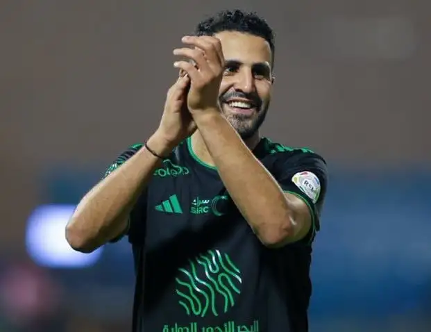 محرز دعما لفلسطين: «نريد السلام»