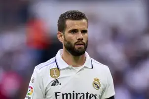 مدافع ريال مدريد يلحق بالكلاسيكو بعد خفض عقوبته