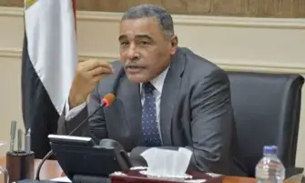 لحل مشكلتها.. محافظ مطروح ينهي إجراءات استخراج كارت تكافل وكرامة لمواطنة