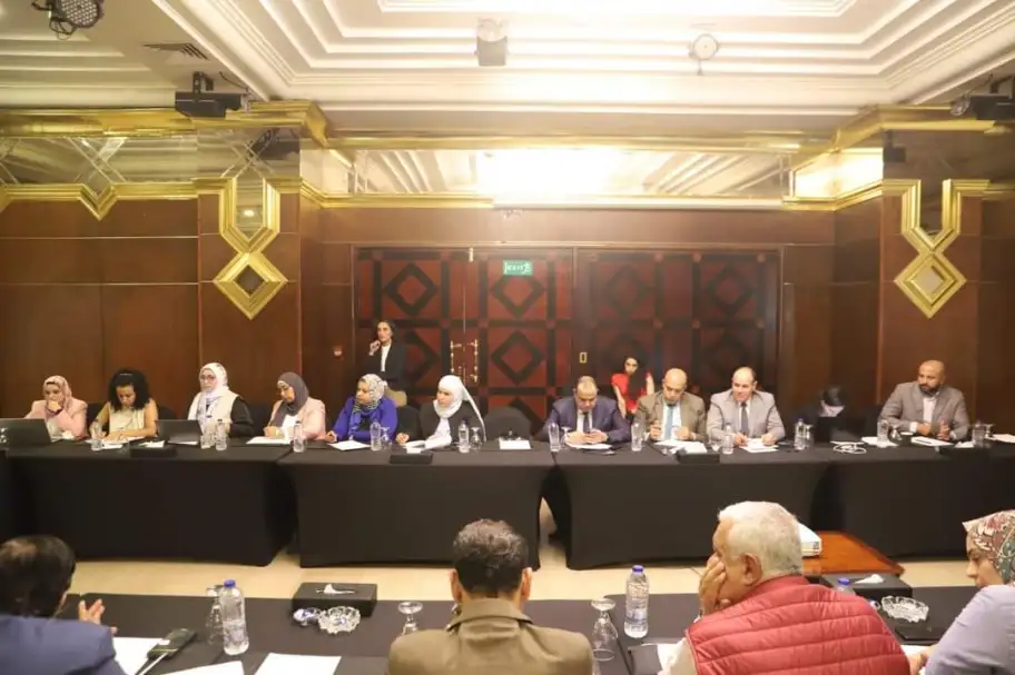 وزير العمل ومدير العمل الدولية يترأسان الاجتماع الثلاثي لقطاع الملابس الجاهزة والمنسوجات
