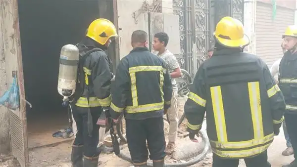 انتداب الأدلة الجنائية لمعاينة حريق غرفة كهرباء خلف مبنى محافظة الجيزة