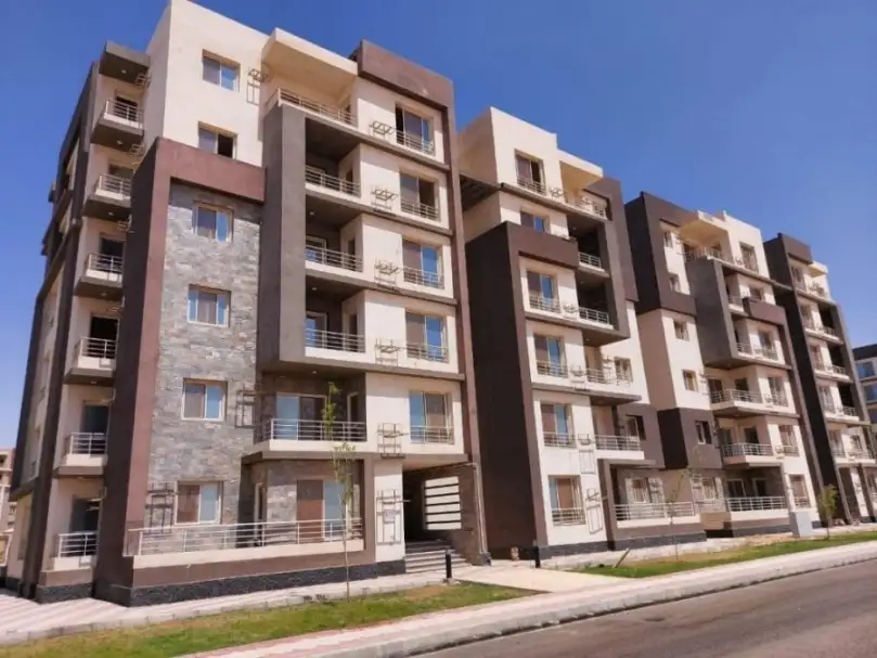 وزير الإسكان يُتابع سير العمل بمشروعات «سكن كل المصريين» بالعاشر من رمضان