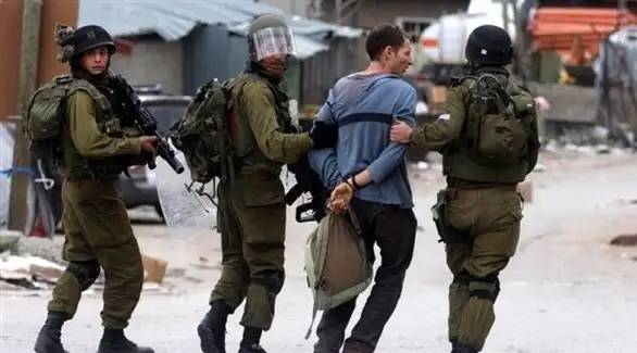 الاحتلال يعتقل 25 فلسطينيا من الضفة