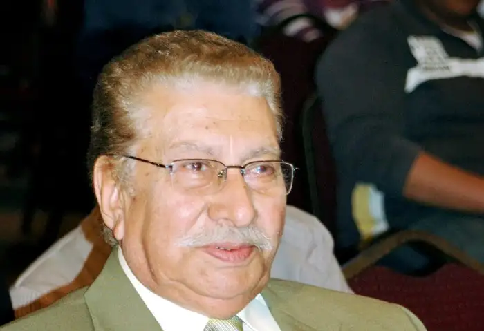 وفاء عامر تنعى عثمان محمد علي.. وتطالب جمهورها بقراءة الفاتحة له