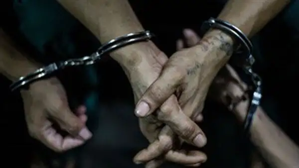 تجديد حبس 3 عاطلين لاتهامهم بسرقة شخص والشروع في قتله ببولاق الدكرور