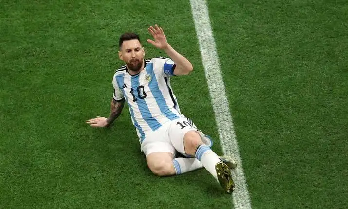 مالديني: حاولت ضم ميسي لكن كان الأمر مستحيلا