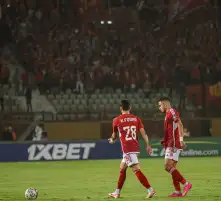 التعادل السلبي يحسم الشوط الأول من مباراة الأهلي وميدياما الغاني