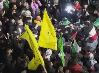 فيديو.. هتافات لأبو عبيدة تهز رام الله في احتفالات إطلاق سراح الأسرى