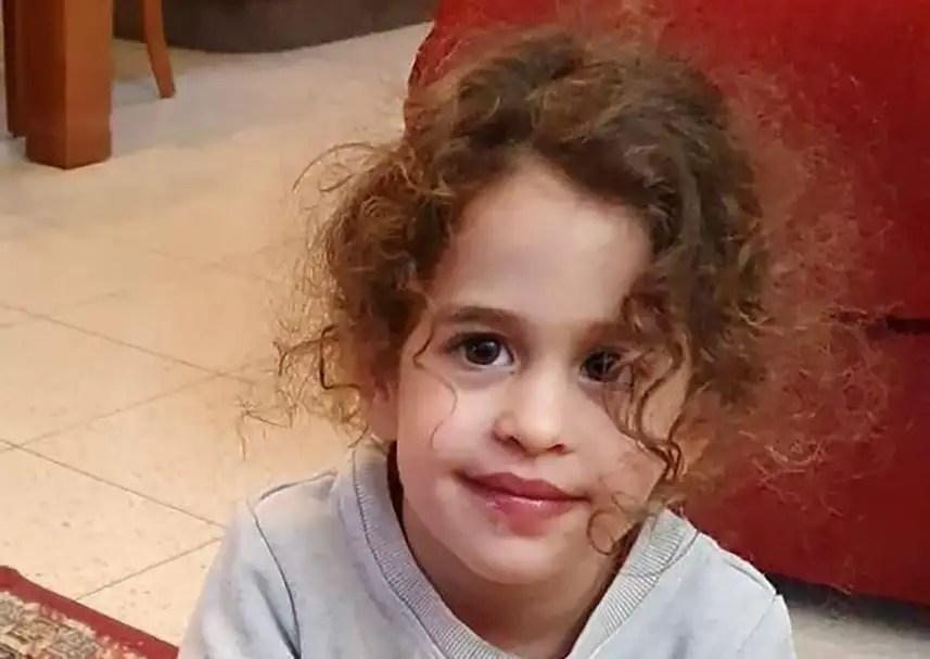 إعلام أمريكي: طفلة 4 سنوات أول رهينة أمريكية مفرج عنها في الهدنة المؤقتة بغزة