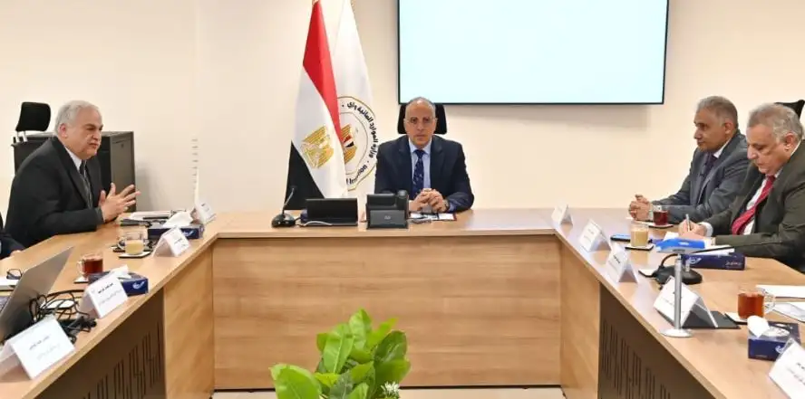 وزير الري يستعرض موقف الأنشطة التدريبية بالوزارة لرفع كفاءة العاملين بها