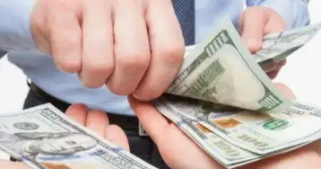 الدولارات مش بتاعتي.. اعترافات طفل متهم بالاتجار في النقد الأجنبى بالجيزة