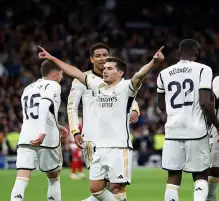 ريال مدريد يهزم غرناطة بثنائية ويستعيد صدارة الدوري الإسباني