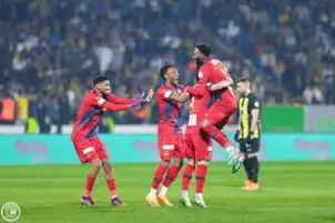 منافس الأهلي المحتمل.. اتحاد جدة يخسر أمام ضمك بثلاثية في الدوري السعودي