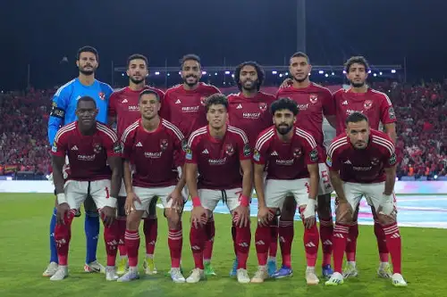 الأهلي يرتدي زيه التقليدي أمام شباب بلوزداد