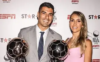 لويس سواريز يفوز بجائزة أفضل لاعب بالدوري البرازيلي