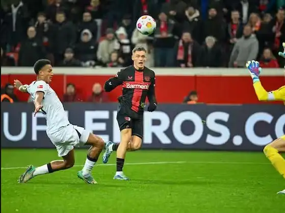 ليفركوزن يستعيد توازنه في الدوري الألماني بثلاثية أمام آينتراخت فرانكفورت