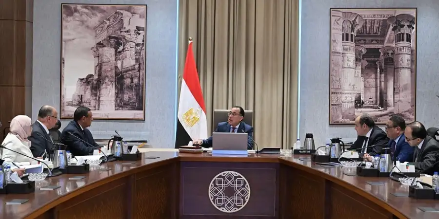 رئيس الوزراء يتابع الموقف التنفيذي لمشروع تنمية وتطوير منطقة شق الثعبان