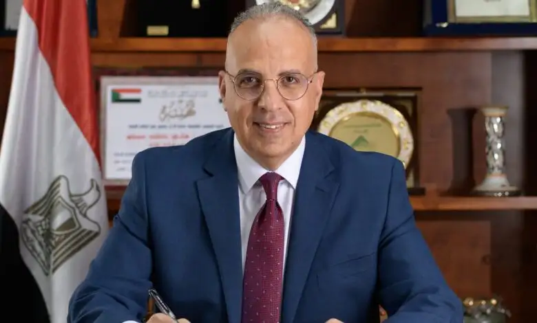 وزير الري يبحث مع محافظ المنوفية موقف المشروعات المائية وإزالة التعديات