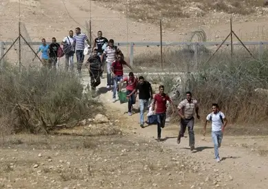 إسرائيل تعد خطة لاستبدال العمال الفلسطينيين بأجانب خلال 2024