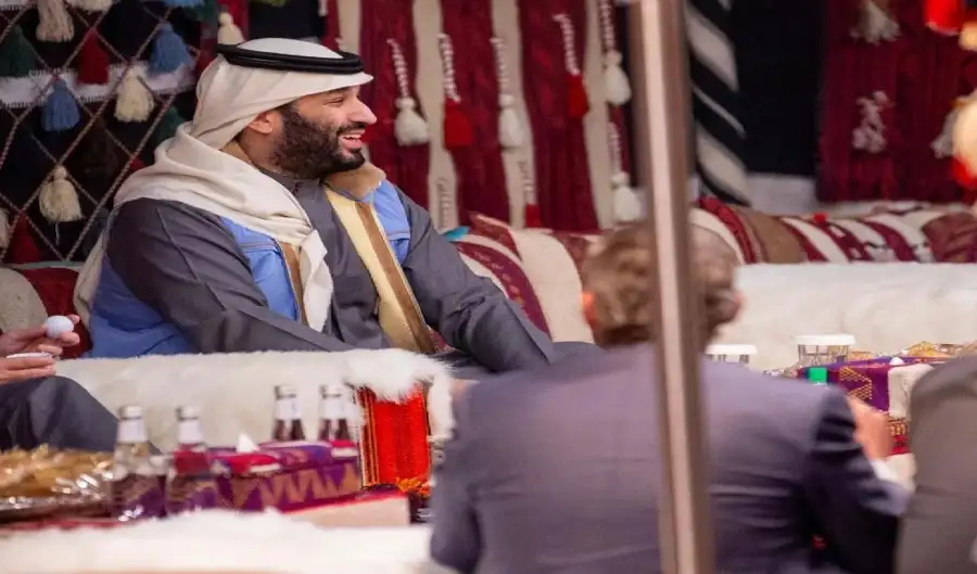 سمو ولي العهد يجتمع مع السيناتور الأمريكي ليندسي غراهام