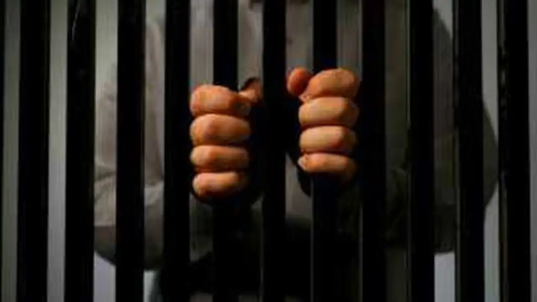 اليوم.. محاكمة تاجر متهم بقتل صاحب محل مشويات في البدرشين