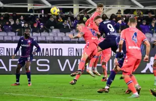 فيورنتينا ينجو من هزيمة محققة أمام أوينيزي في الدوري الإيطالي