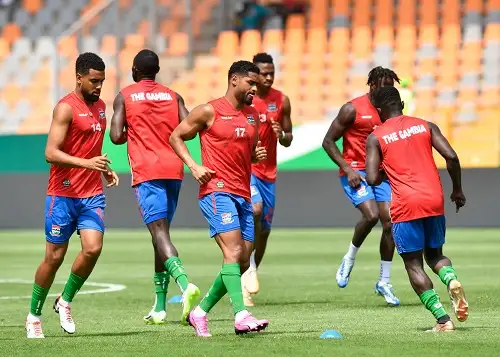 لاعب جامبيا يحصل على أول بطاقة حمراء في أمم إفريقيا 2023