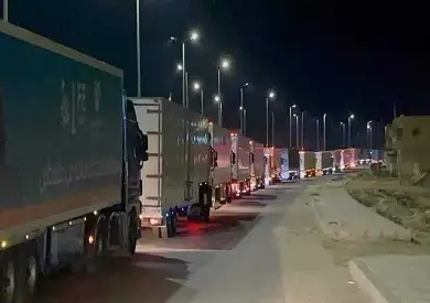الهلال الأحمر بشمال سيناء: نجهز 500 شاحنة مساعدات يوميا لغزة.. والاحتلال يعرقل دخولها