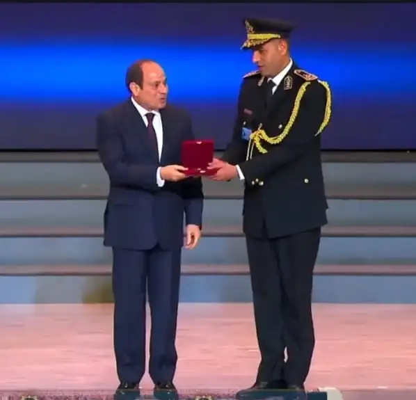 الرئيس السيسي يكرم اللواء حسن النحراوي مدير المباحث الجنائية بالشرقية في احتفالية عيد الشرطة
