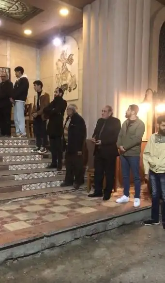 أشرف زكي وعدد من الفنانين يقدمون العزاء في وفاة والد منير مكرم