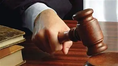 سرق سلسلة ذهب وهاتف محمول.. تفاصيل محاكمة شاب هدد فتاة بصور خاصة في العجوزة