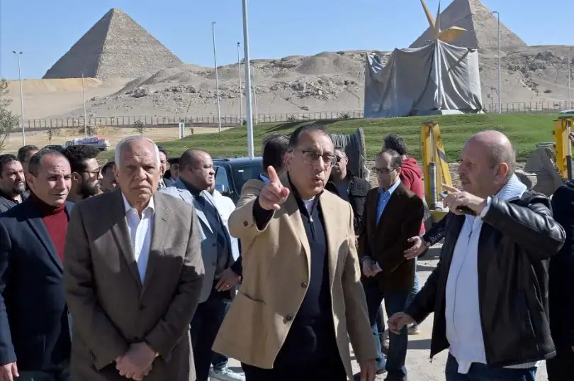 رئيس الوزراء يتفقد مشروعات تطوير المنطقة المحيطة بالمتحف المصري الكبير